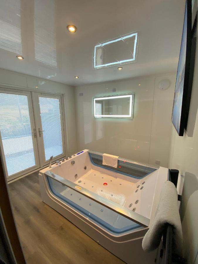 Highland Stays - Ben View Room&Jacuzzi Bath Fort William Exterior foto